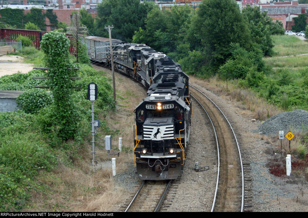 NS 7149 leads train 349 at Boylan to a meet with train 350